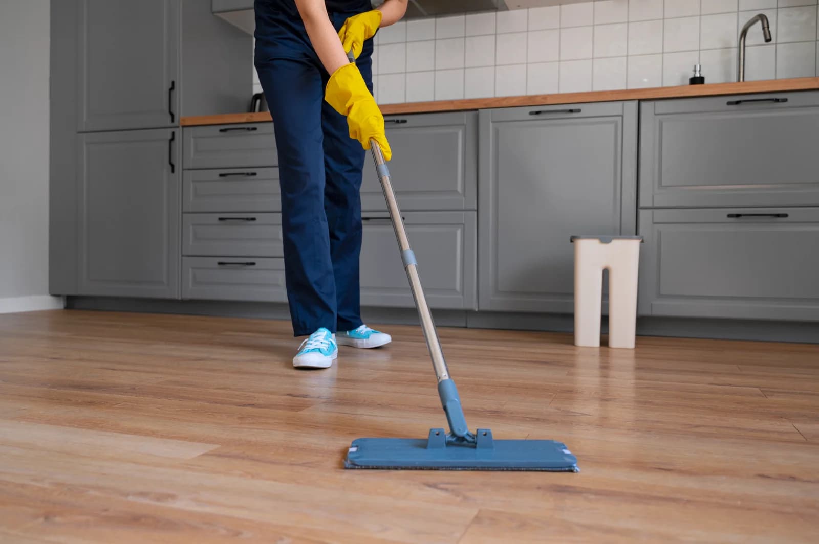 Wooden Floor Polish Services in Delhi