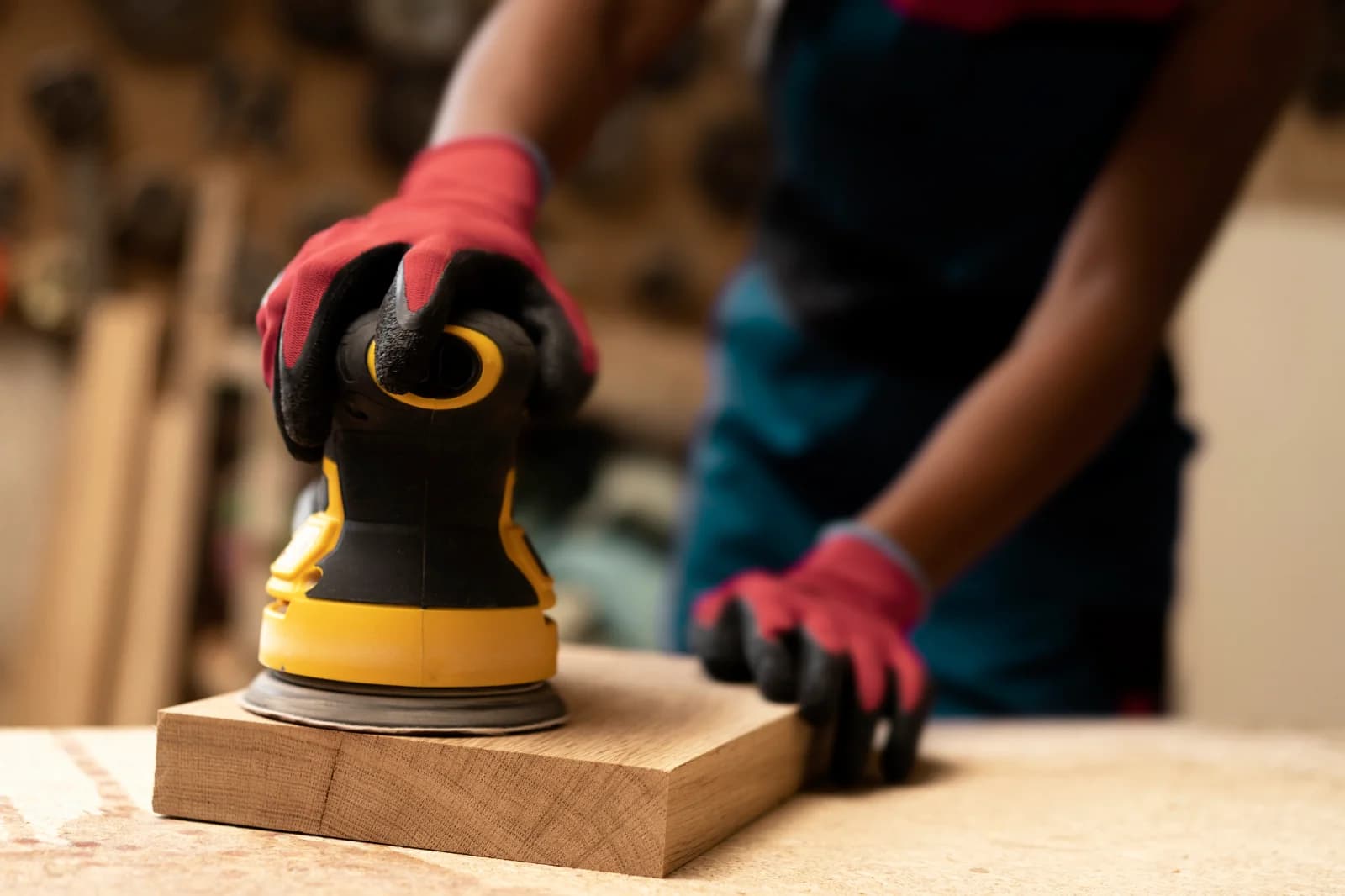 Professional Wood Polishers in Delhi NCR for Homes & Offices